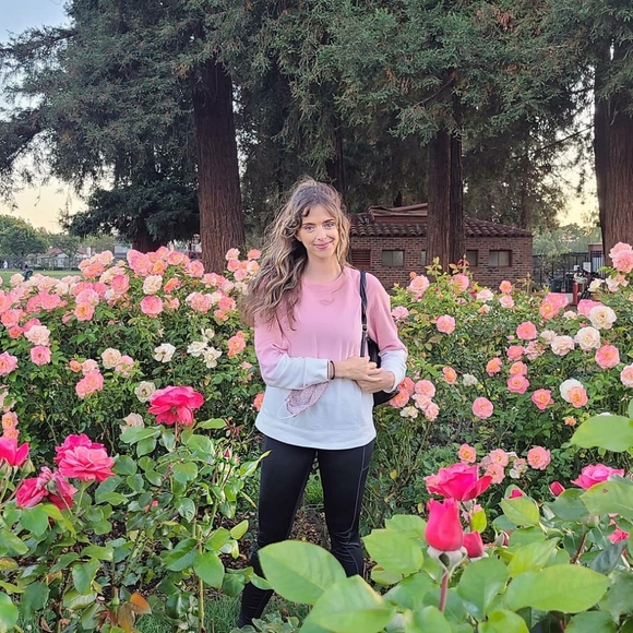 Meet your Posher, Emily - Picture 2 of 2